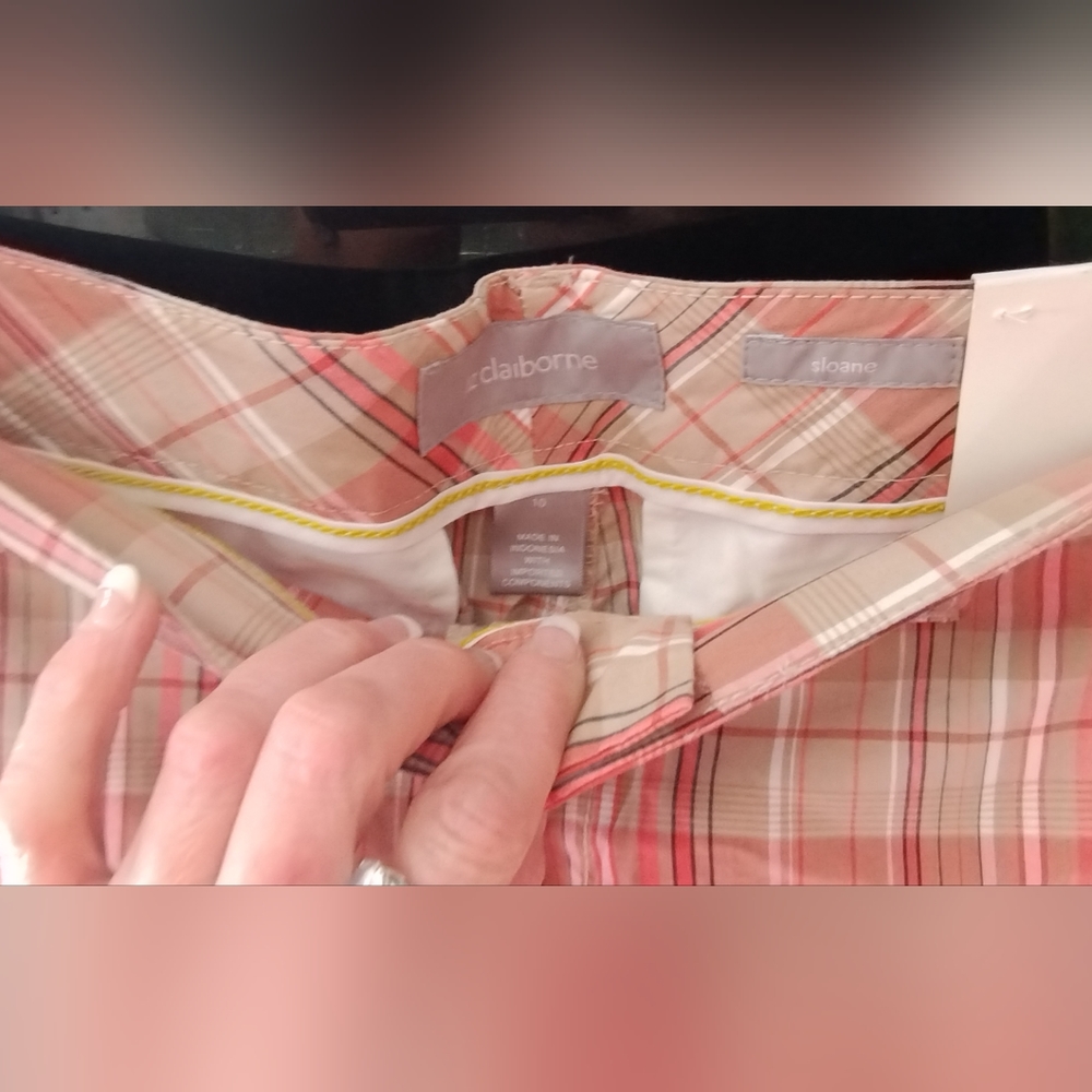 Shorts - Picture 5 of 6